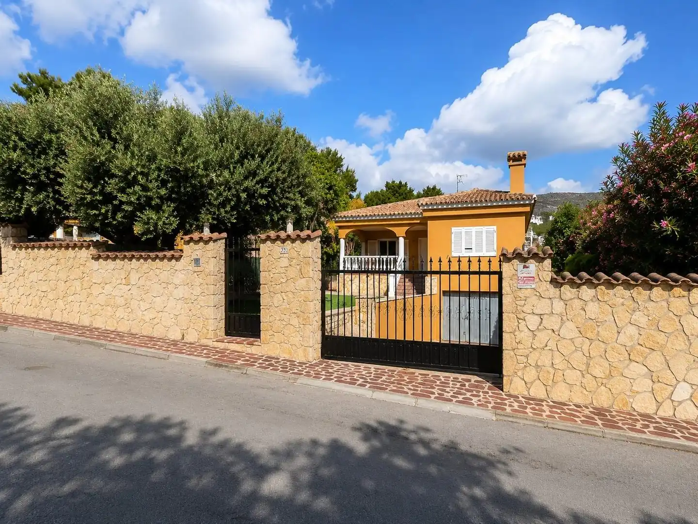 Vista exterior de Casa o xalet en venda en Oropesa del Mar / Orpesa amb Aire condicionat, Calefacció i Jardí privat