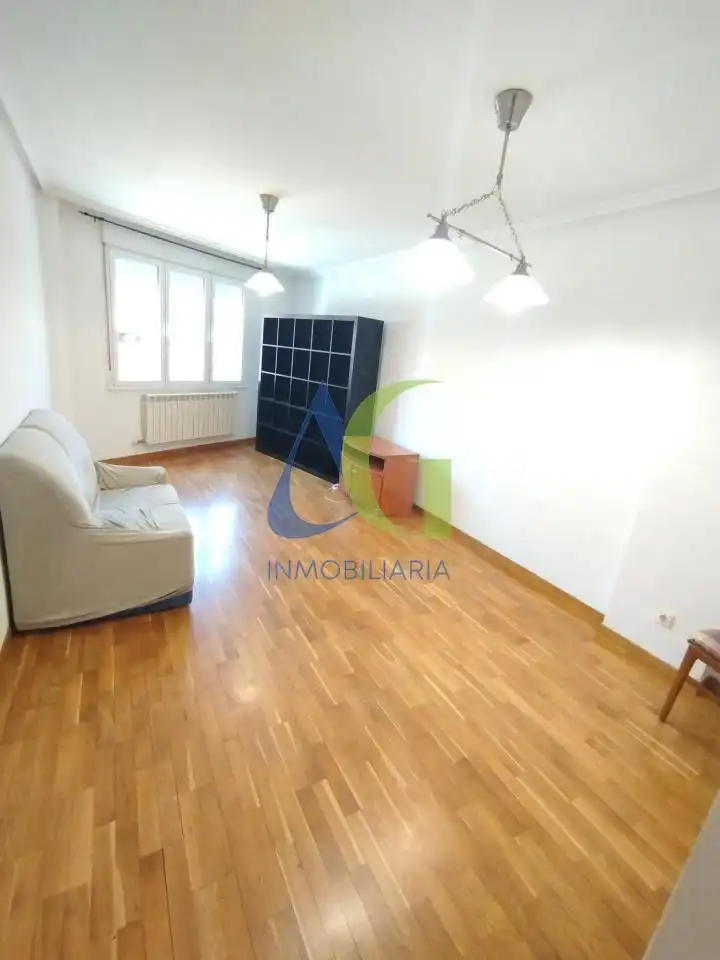 Sala d'estar de Pis en venda en San Andrés del Rabanedo amb Calefacció, Parquet i Terrassa