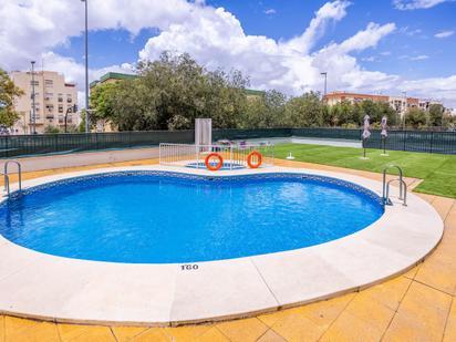 Swimming pool of Flat for sale in  Sevilla Capital  with Air Conditioner, Terrace and Swimming Pool