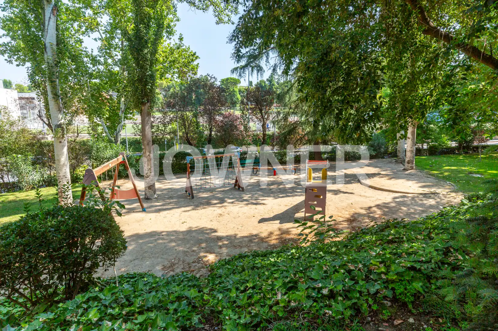 Jardín de Piso de alquiler en Madrid con Calefacción, Terraza y Horno