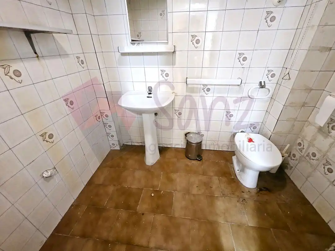 Badezimmer von Geschaftsraum zum Verkauf in  Logroño