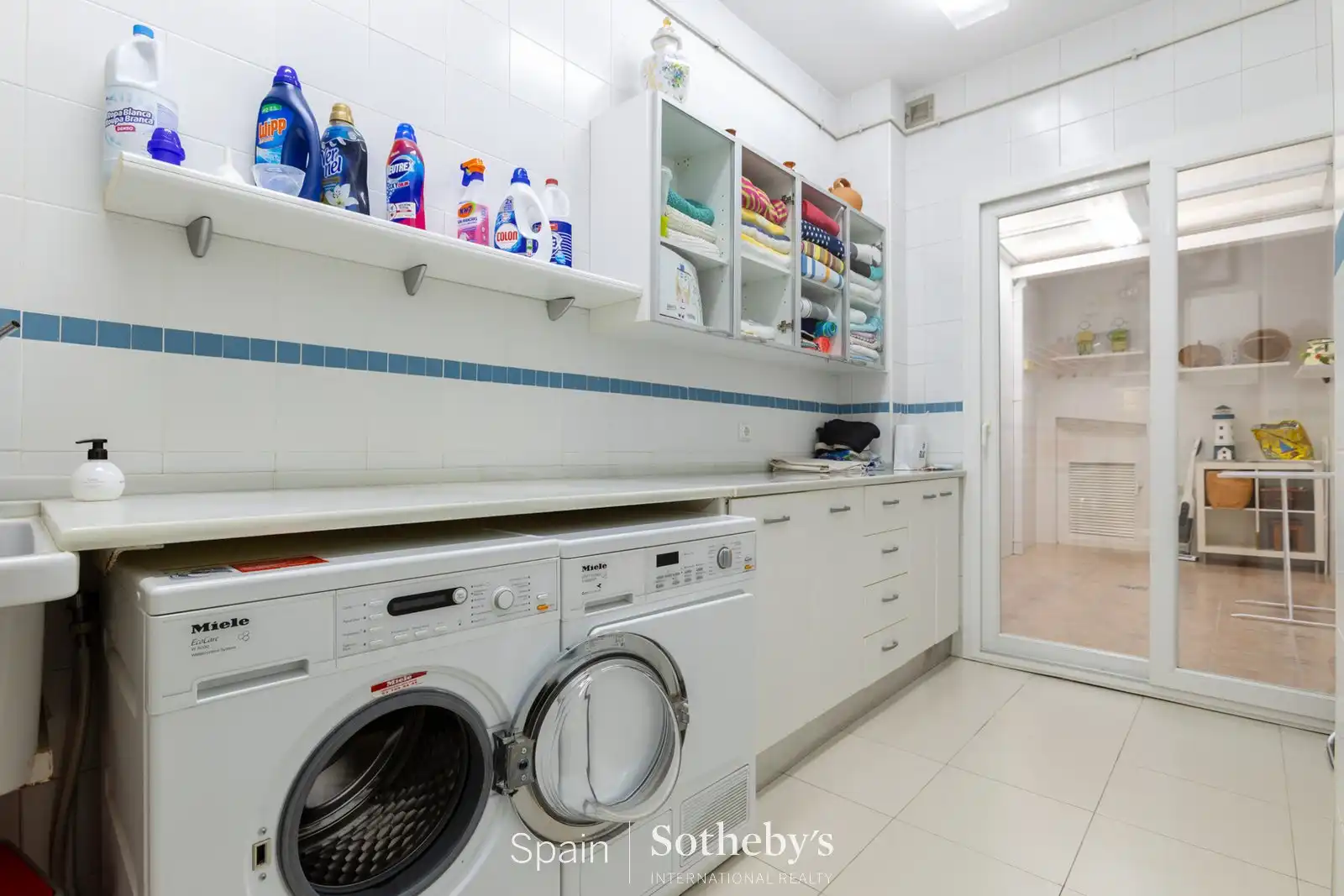 Cocina de Casa o chalet en venta en Alella con Aire acondicionado, Calefacción y Jardín privado