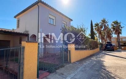 Vista exterior de Casa adosada en venda en Mont-roig del Camp amb Aire condicionat, Calefacció i Jardí privat