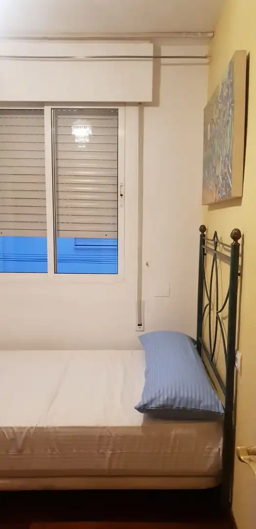 Habitación de Piso de alquiler en Sevilla con Aire acondicionado, Amueblado y Horno