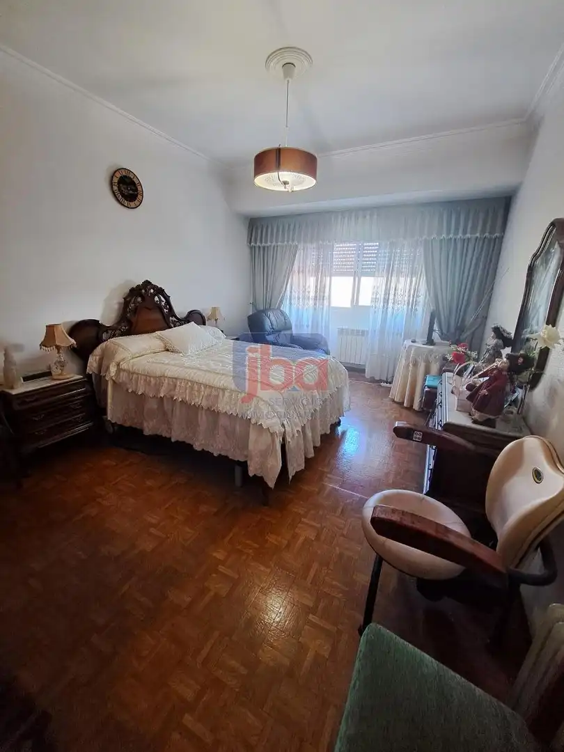 Dormitori de Pis en venda en Ourense Capital  amb Calefacció, Parquet i Terrassa