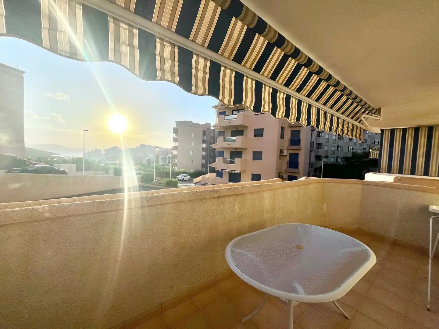 Terrassa de Apartament de lloguer en La Manga del Mar Menor amb Aire condicionat, Calefacció i Piscina