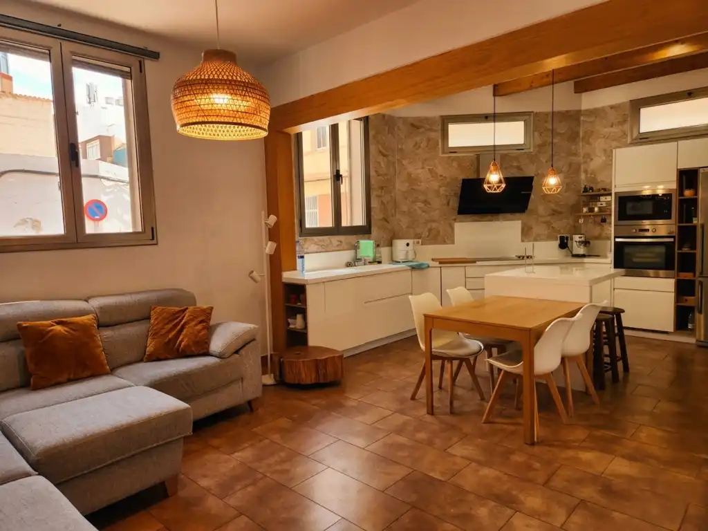 Sala d'estar de Casa o xalet en venda en Las Palmas de Gran Canaria amb Aire condicionat i Terrassa