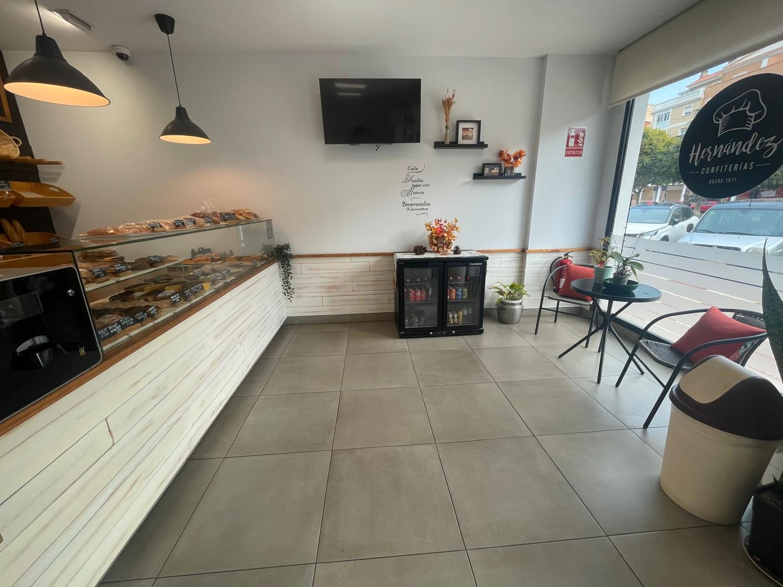 Premises for sale in Roquetas de Mar  with Air Conditioner, Heating and Furnished