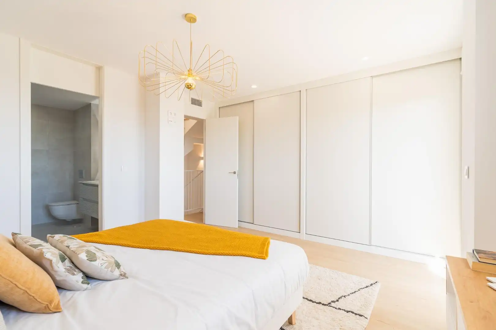 Dormitori de Casa adosada en venda en La Nucia amb Aire condicionat, Jardí privat i Terrassa