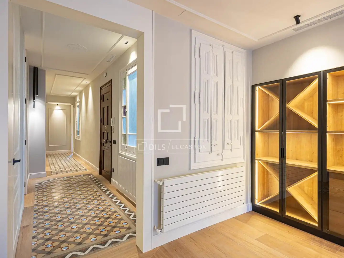 Wohnung zum Verkauf in Barcelona mit Klimaanlage, Heizung und Balkon