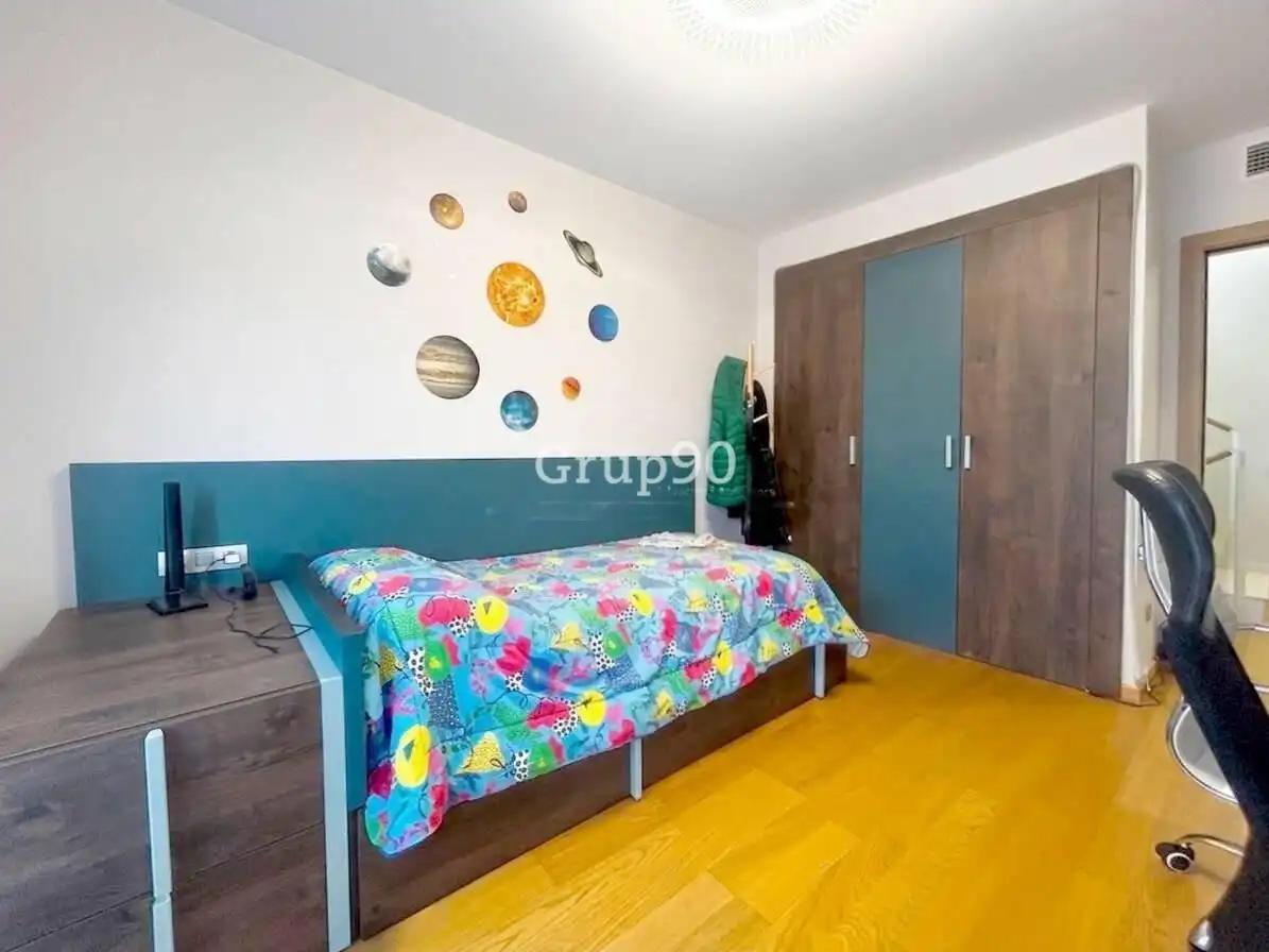 Habitación de Casa adosada en venta en Lleida con Aire acondicionado, Calefacción y Jardín privado