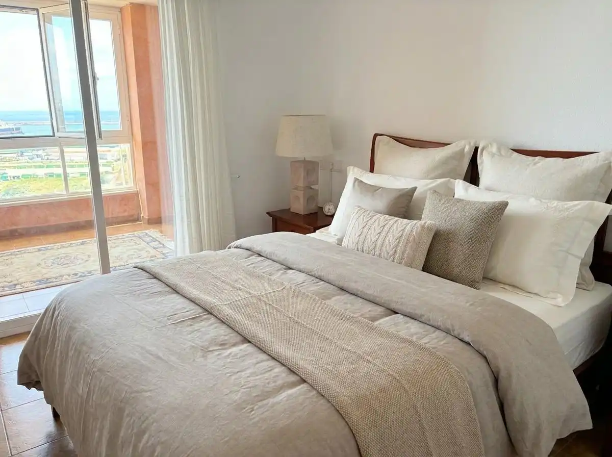 Habitación de Ático en venta en Alicante / Alacant con Aire acondicionado, Terraza y Piscina comunitaria