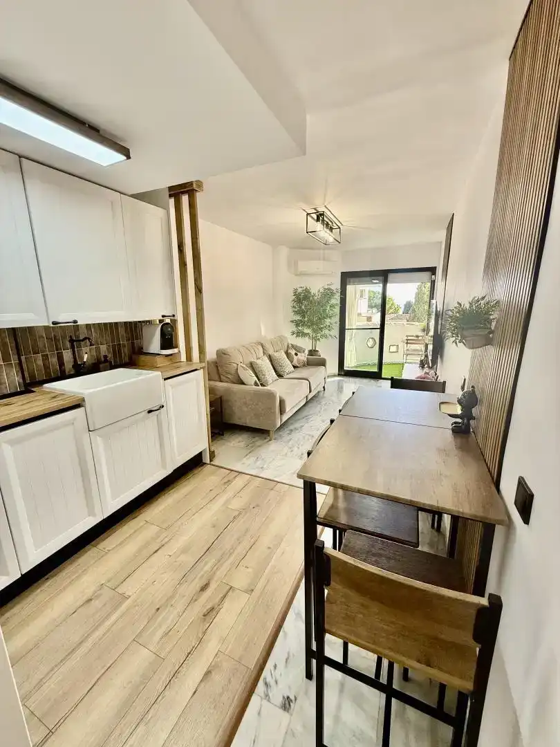 Sala d'estar de Dúplex de lloguer en Mijas amb Aire condicionat, Jardí privat i Piscina
