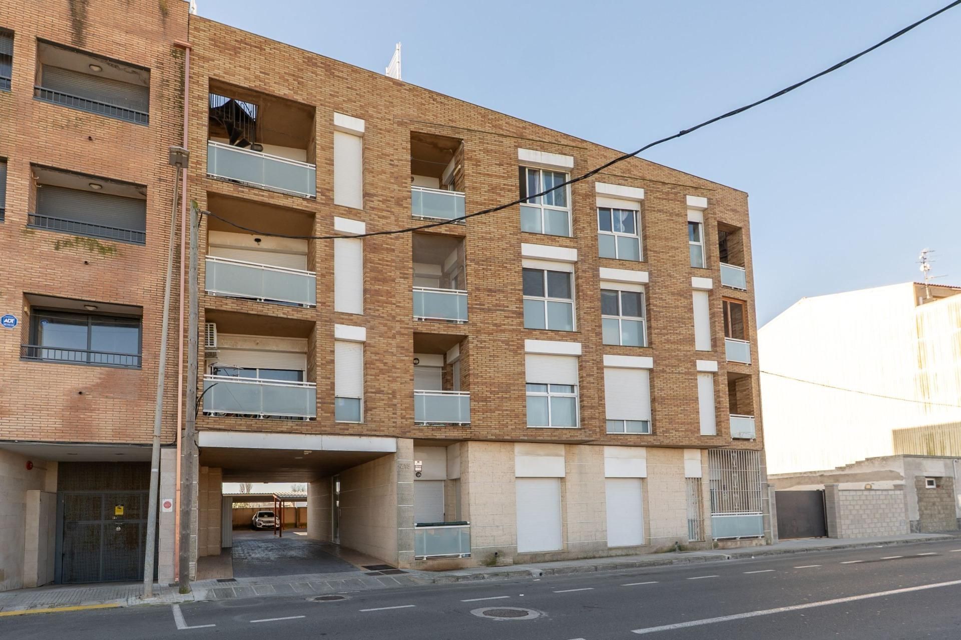 Vista exterior de Pis en venda en Deltebre amb Aire condicionat