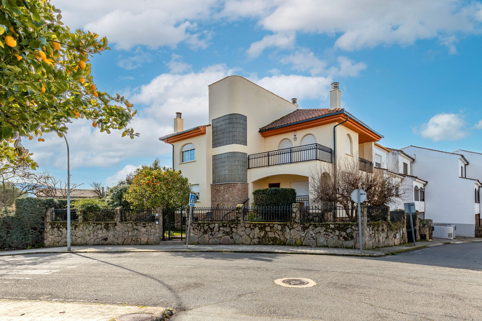 Exterior view of Single-family semi-detached for sale in Plasencia  with Air Conditioner, Heating and Private garden