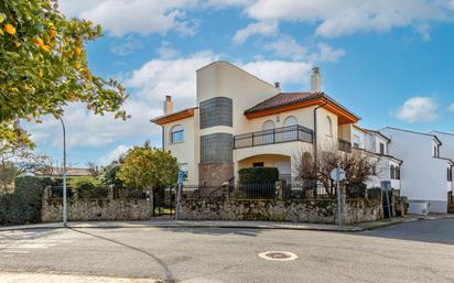 Exterior view of Single-family semi-detached for sale in Plasencia  with Air Conditioner, Heating and Private garden