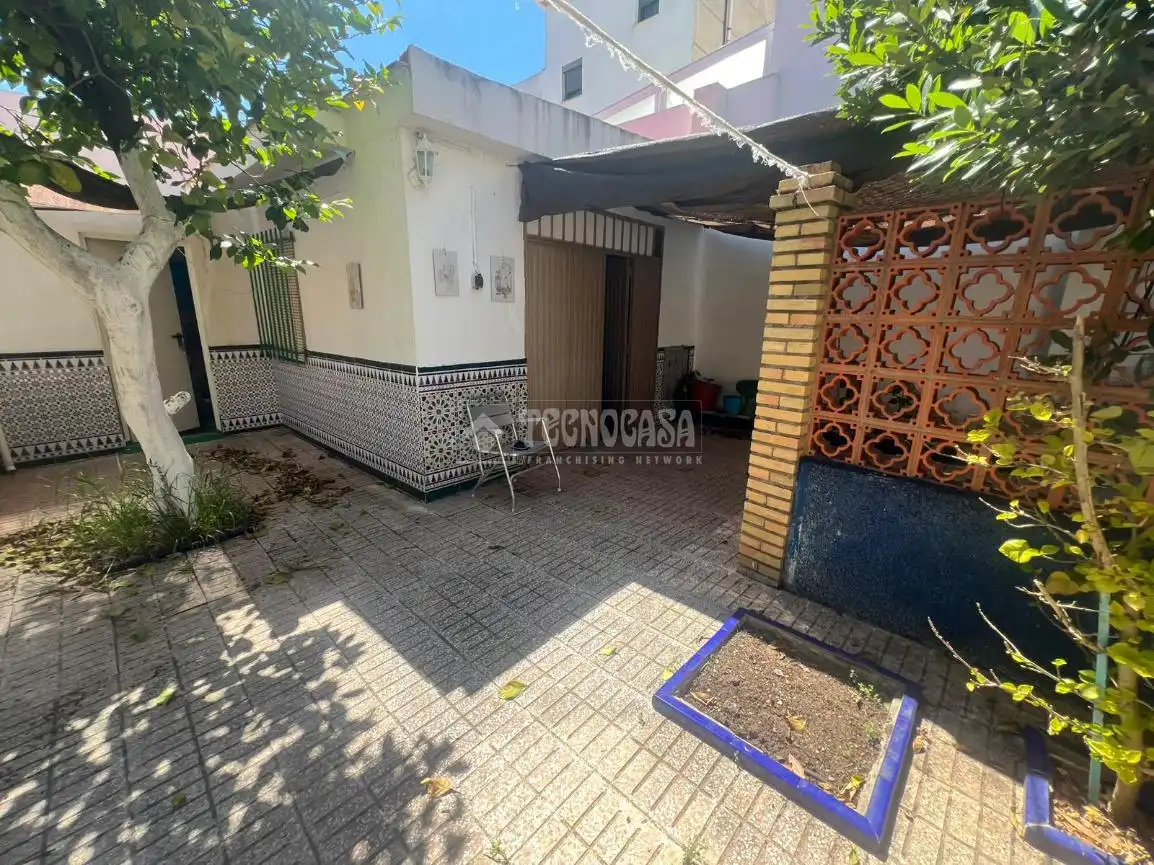 Vista exterior de Casa o xalet en venda en Valencina de la Concepción