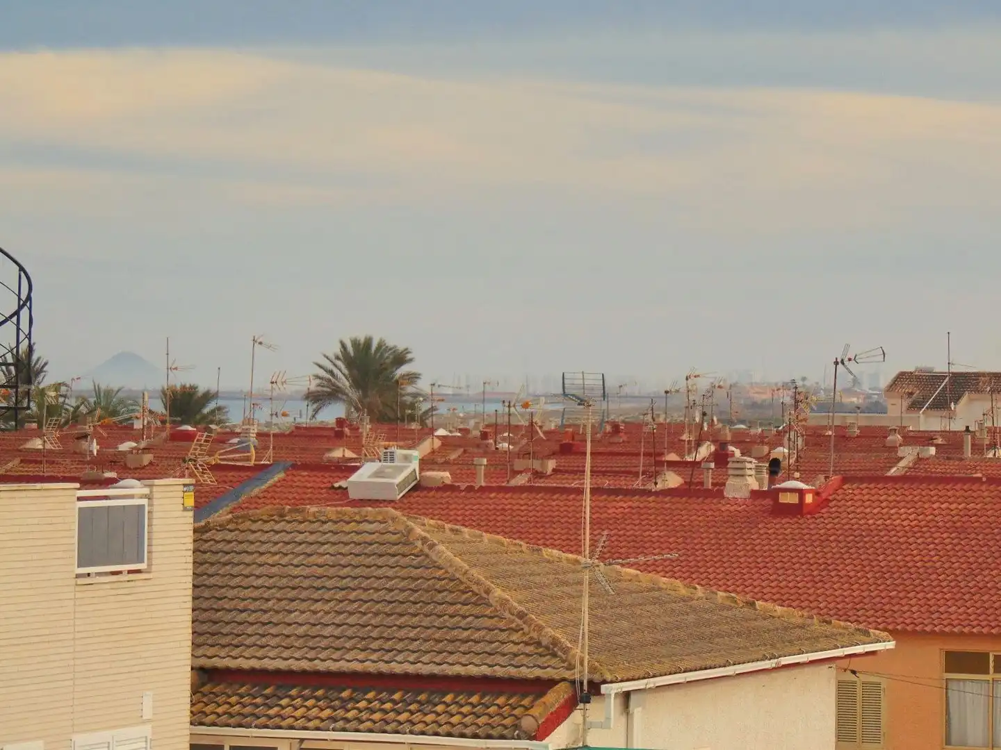 Vista exterior de Casa adosada en venta en San Pedro del Pinatar con Aire acondicionado, Calefacción y Jardín privado