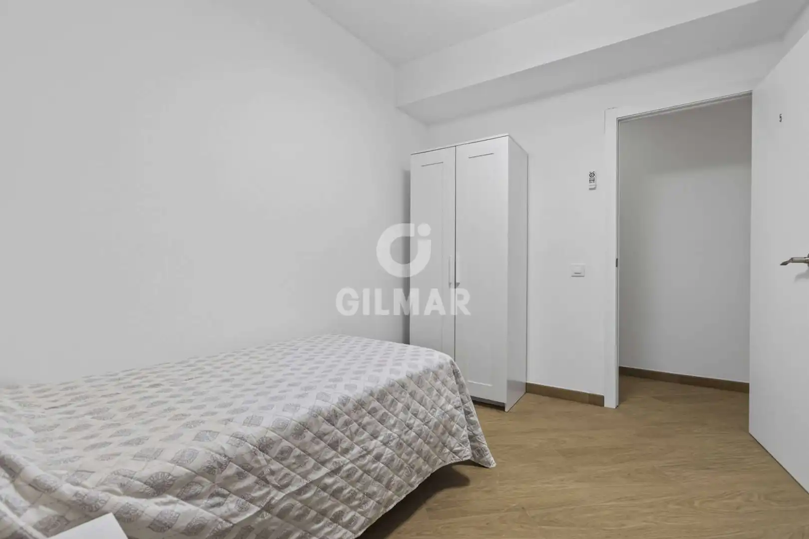 Habitación de Piso en venta en Sevilla con Calefacción y Jardín privado