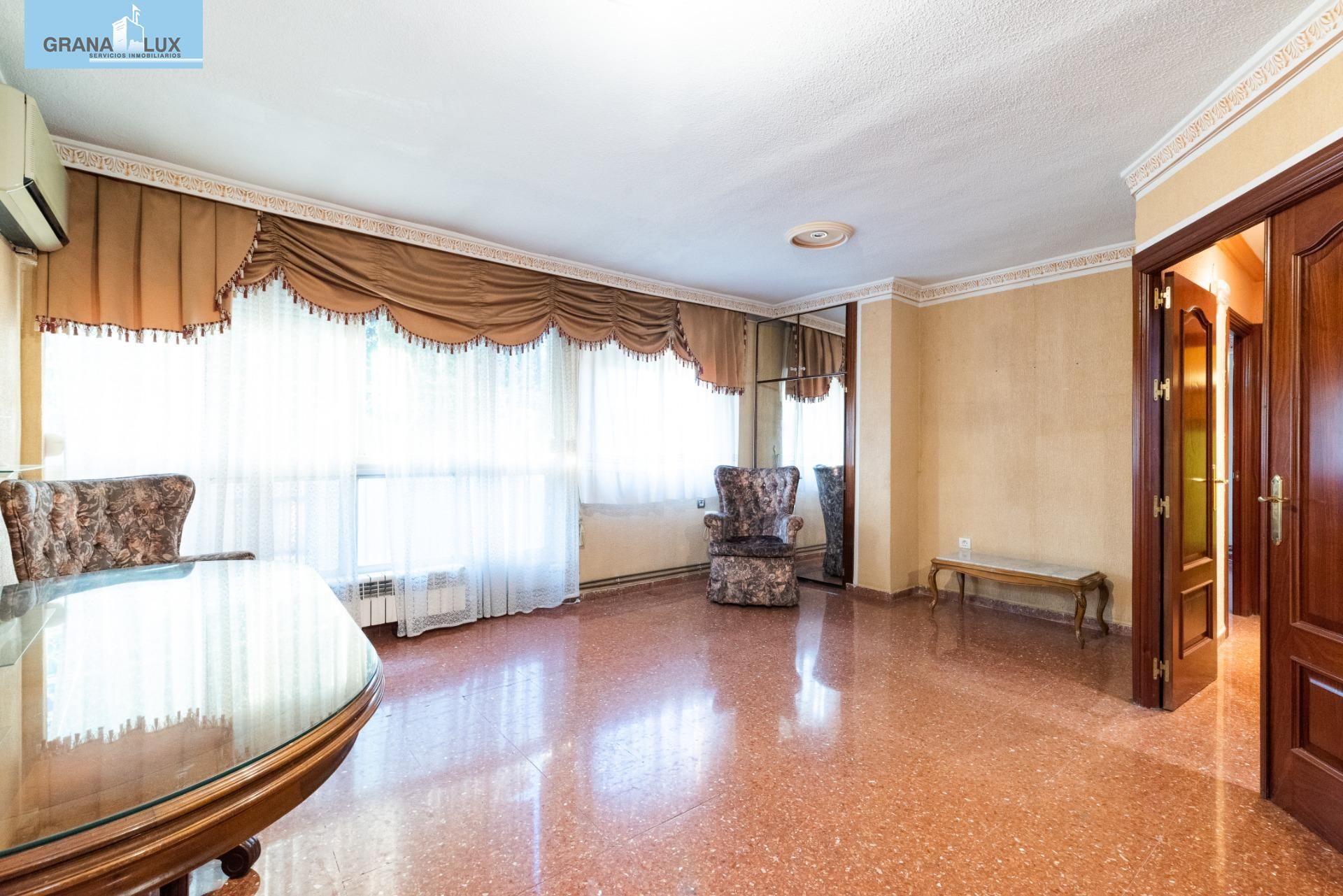 Living room of Flat for sale in  Granada Capital  with Air Conditioner and Terrace