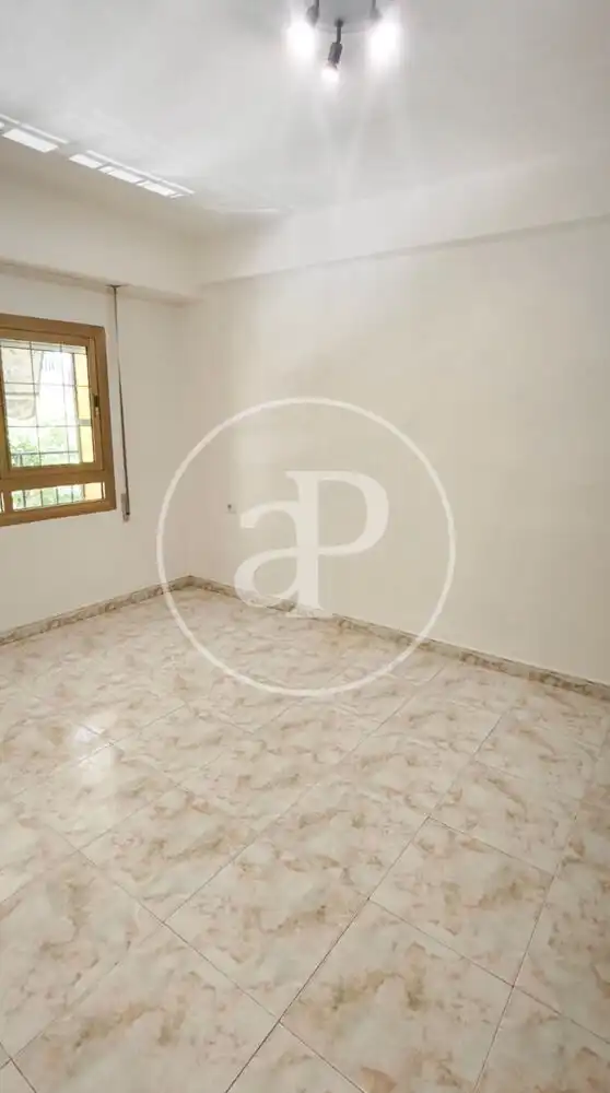 Habitación de Piso en venta en Valencia con Calefacción y Balcón