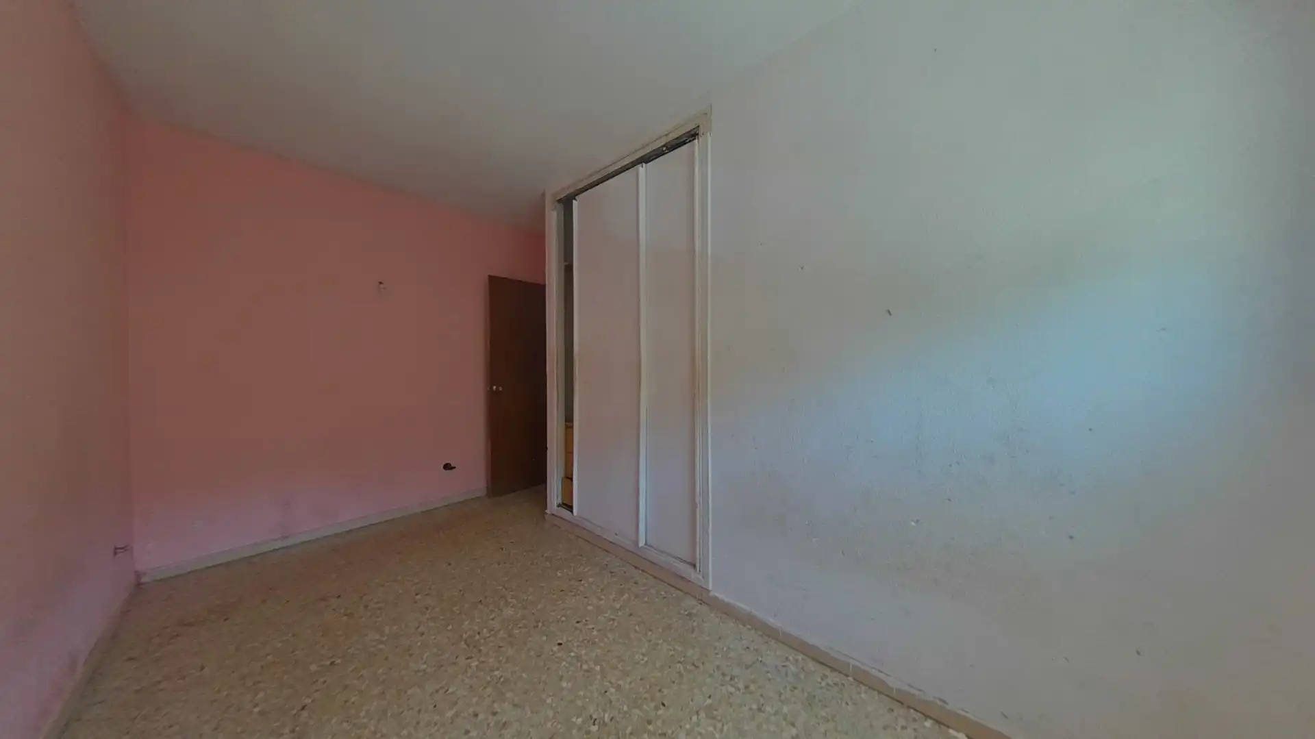 Habitación de Piso en venta en Madrid con Balcón