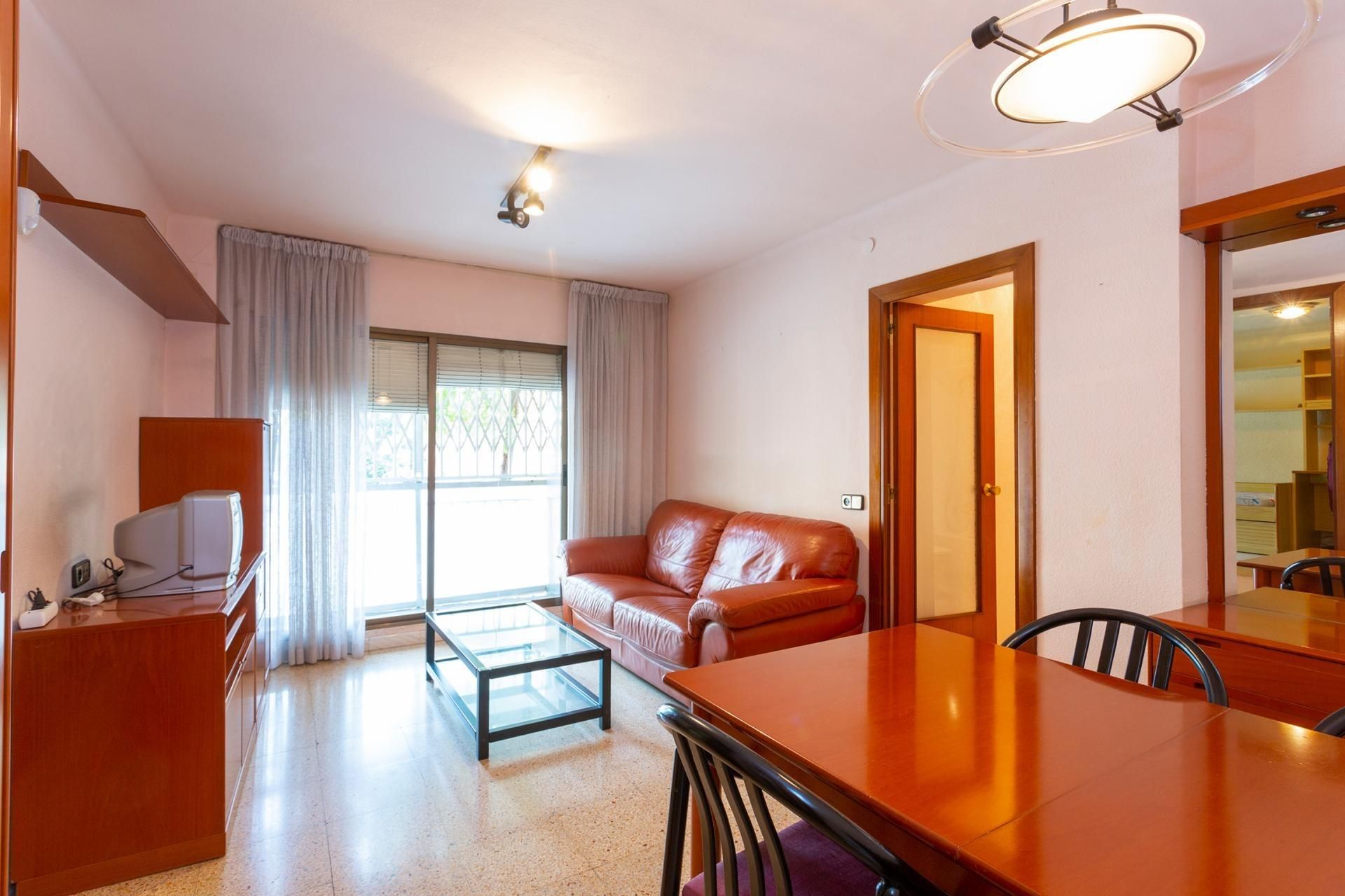 Living room of Planta baja for sale in L'Hospitalet de Llobregat