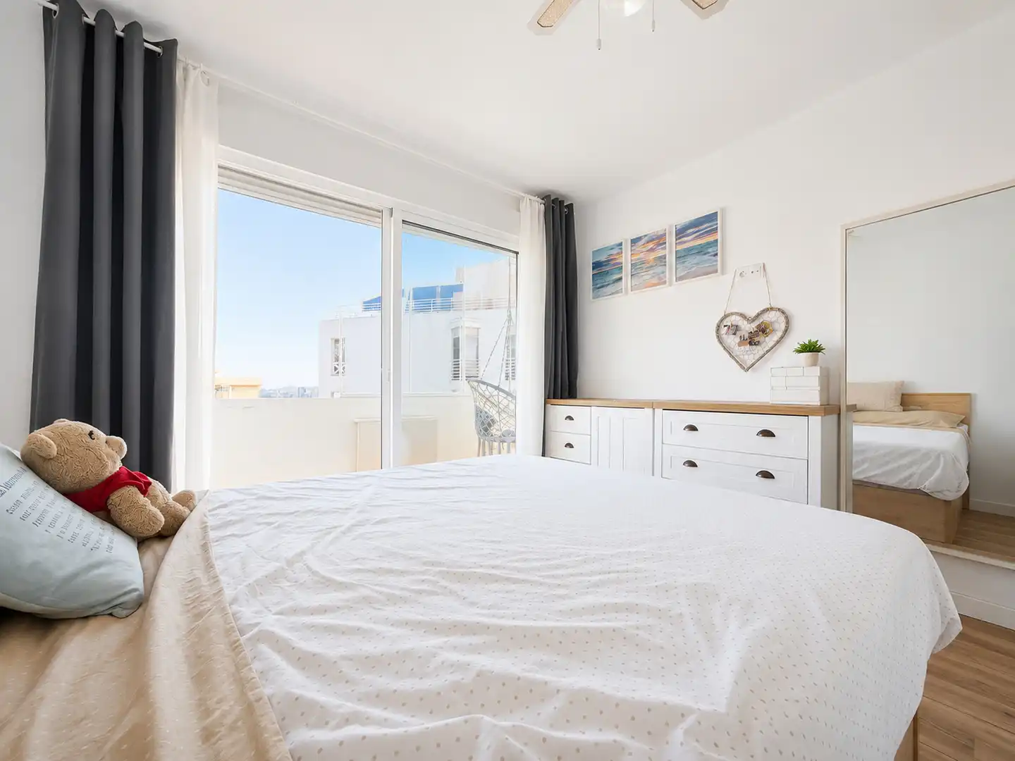 Habitación de Piso en venta en Fuengirola con Aire acondicionado, Terraza y Amueblado