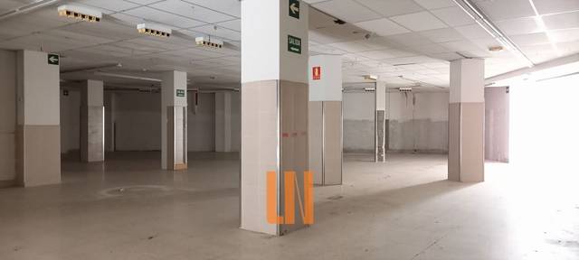 Local comercial en Alquiler en Rúa Francisco Tettamancy en Os Mallos
