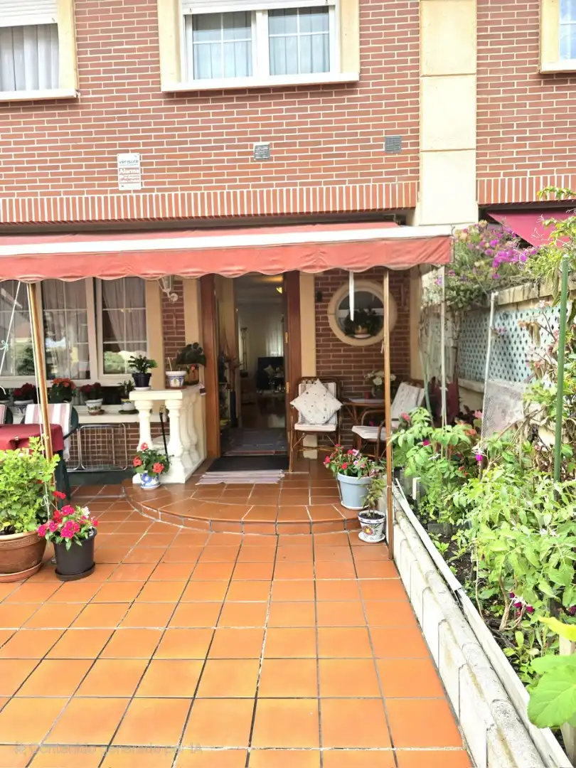 Terraza de Casa adosada en venta en Castro-Urdiales con Calefacción, Jardín privado y Terraza