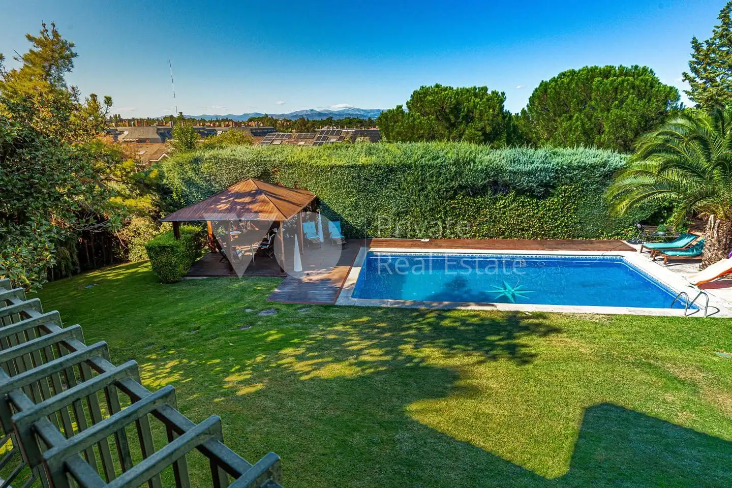 Piscina de Casa o xalet en venda en Majadahonda amb Aire condicionat, Calefacció i Jardí privat