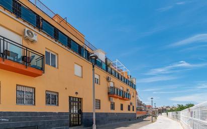 Vista exterior de Dúplex en venda en Churriana de la Vega amb Calefacció, Terrassa i Traster