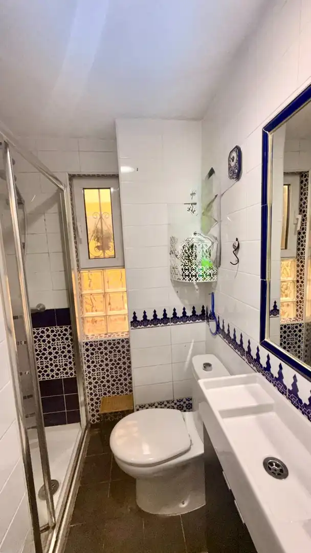 Badezimmer von Wohnung zum Verkauf in Torremolinos mit Klimaanlage, Heizung und Privatgarten
