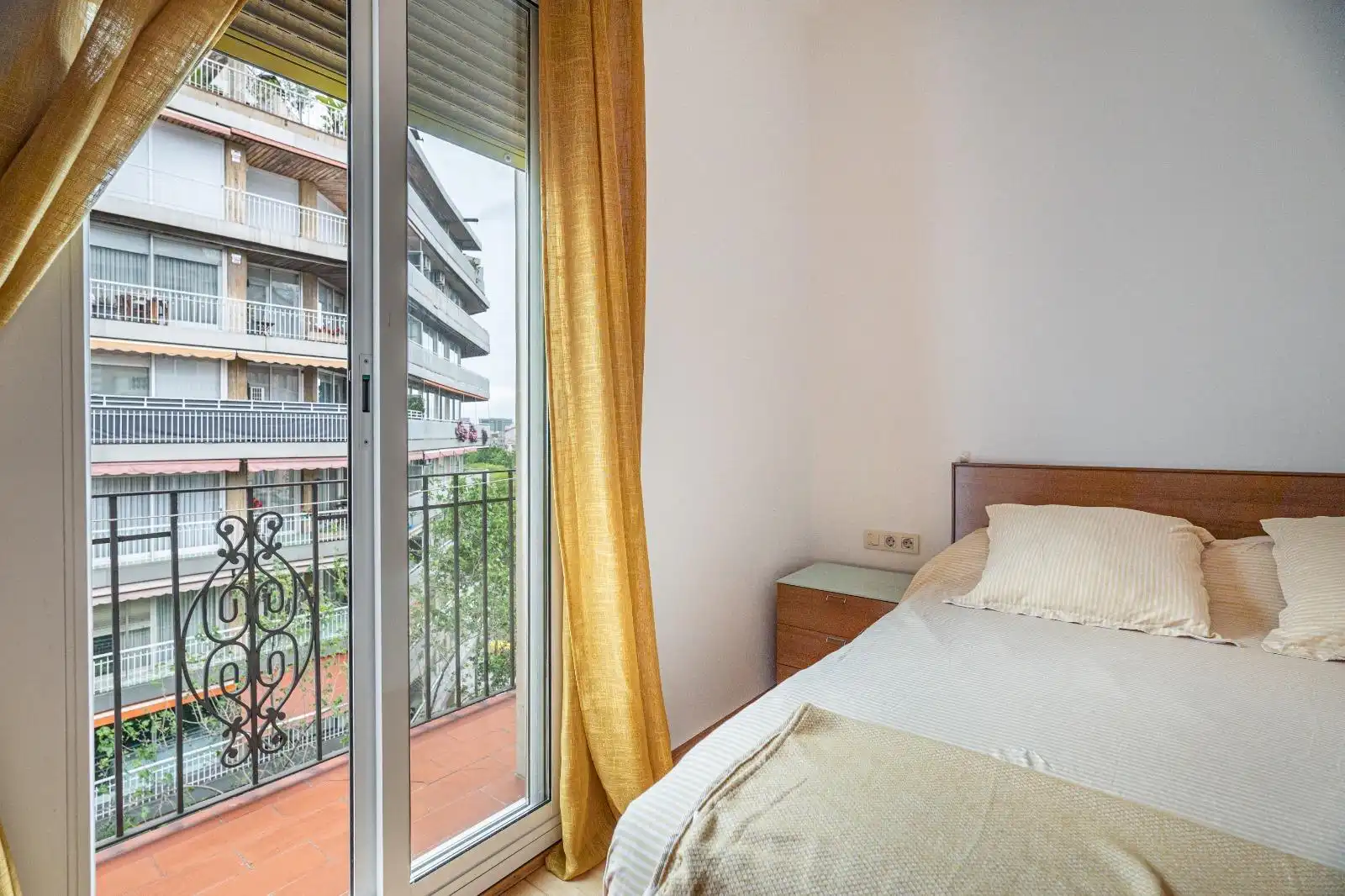 Schlafzimmer von Wohnung zum Verkauf in Barcelona mit Klimaanlage, Heizung und Parkett