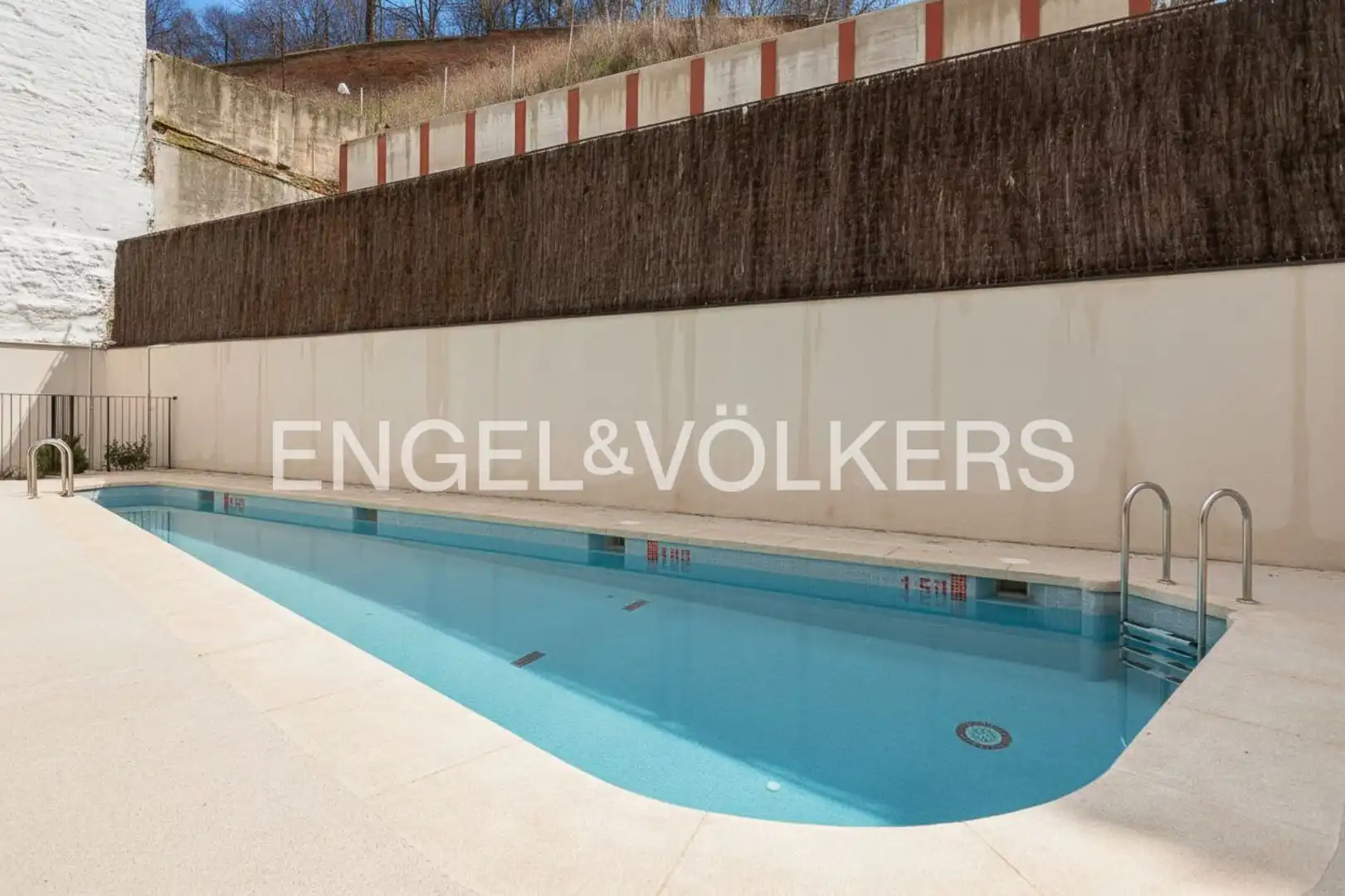 Swimming pool of Flat for rent in Madrid  with Air Conditioner, Heating and Private garden