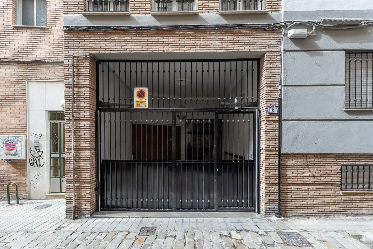 Außenansicht von Wohnung zur Miete in Granada mit Heizung und Balkon