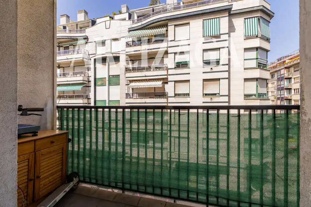 Vista exterior de Pis en venda en Donostia - San Sebastián  amb Calefacció i Balcó