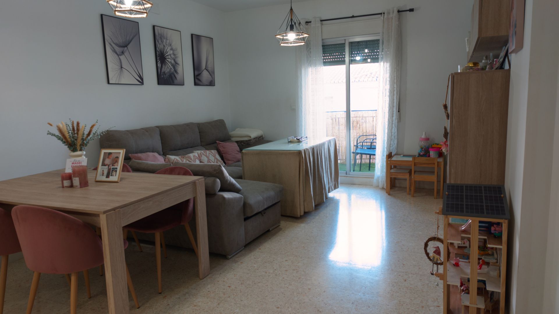 Sala d'estar de Pis en venda en Maracena amb Aire condicionat, Calefacció i Moblat