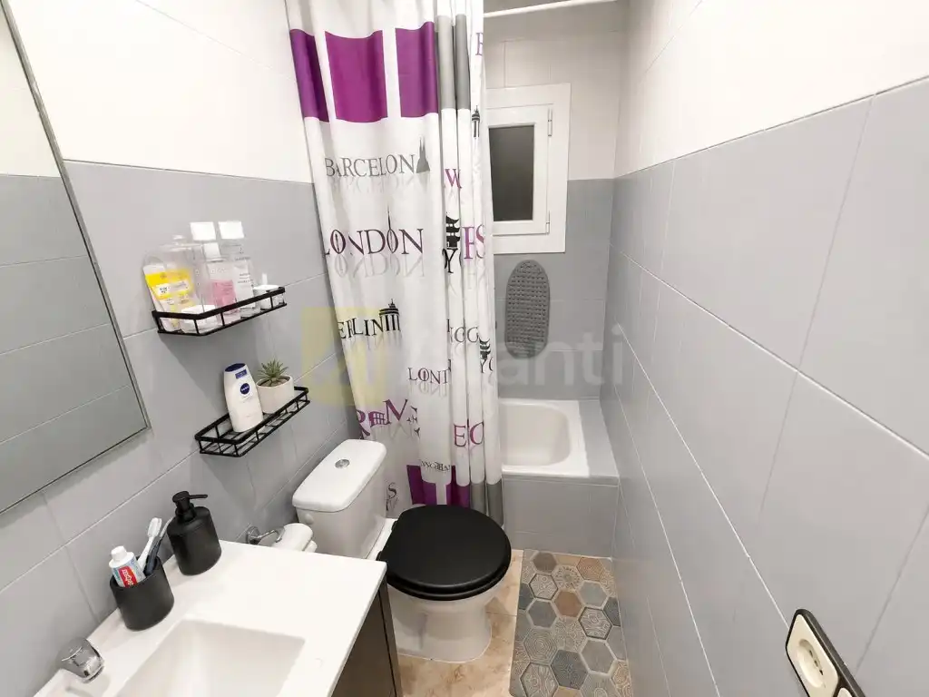 Bany de Apartament en venda en L'Hospitalet de Llobregat