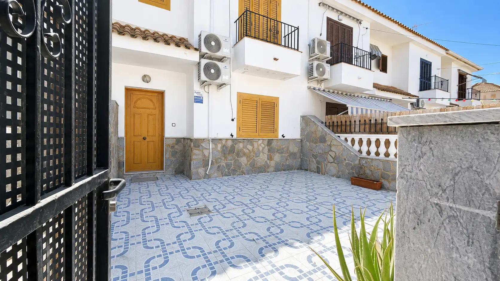 Außenansicht von Einfamilien-Reihenhaus zur Miete in San Javier mit Klimaanlage, Privatgarten und Terrasse