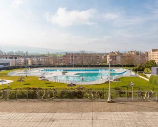 Piscina de Pis en venda en Zizur Mayor / Zizur Nagusia amb Calefacció, Parquet i Moblat