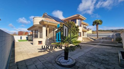 URBAN HOME VENDE CHALET EXLUSIVO CON PISCINA CLIMATIZADA EN ERAS DE RENUEVA!!