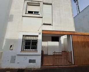Vista exterior de Casa o xalet en venda en Niebla amb Jardí privat i Piscina