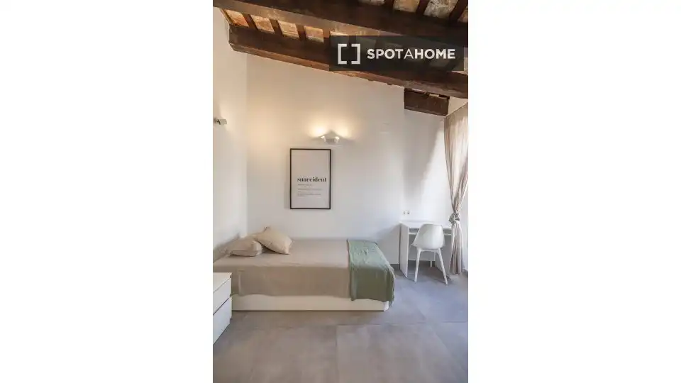 Room in Valencia, Valencia