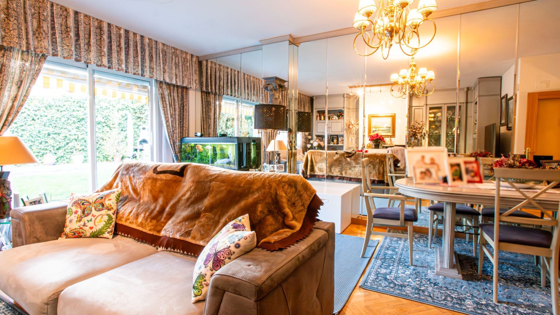 Sala d'estar de Casa adosada en venda en  Madrid Capital amb Aire condicionat, Calefacció i Jardí privat