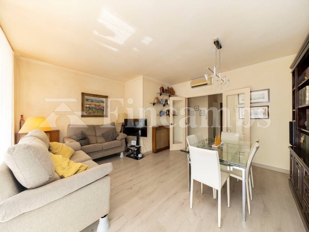 Living room of Flat for sale in Sabadell  with Air Conditioner, Heating and Parquet flooring