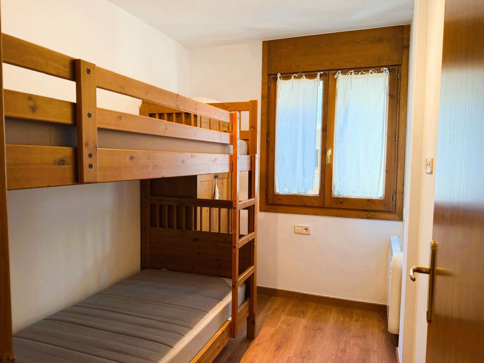 Schlafzimmer von Wohnung zur Miete in Bagà mit Heizung, Möbliert und Ofen
