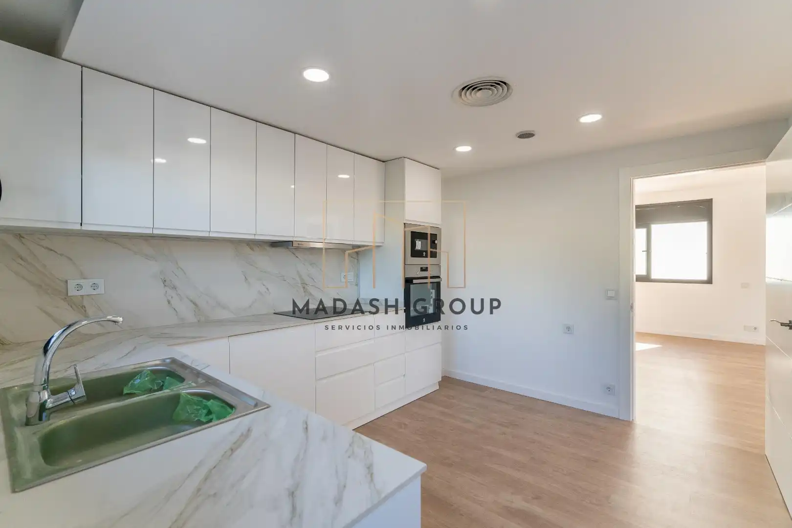 Villa mit Pool zum Verkauf in Avenida de la Marca Hispànica, imagen 9