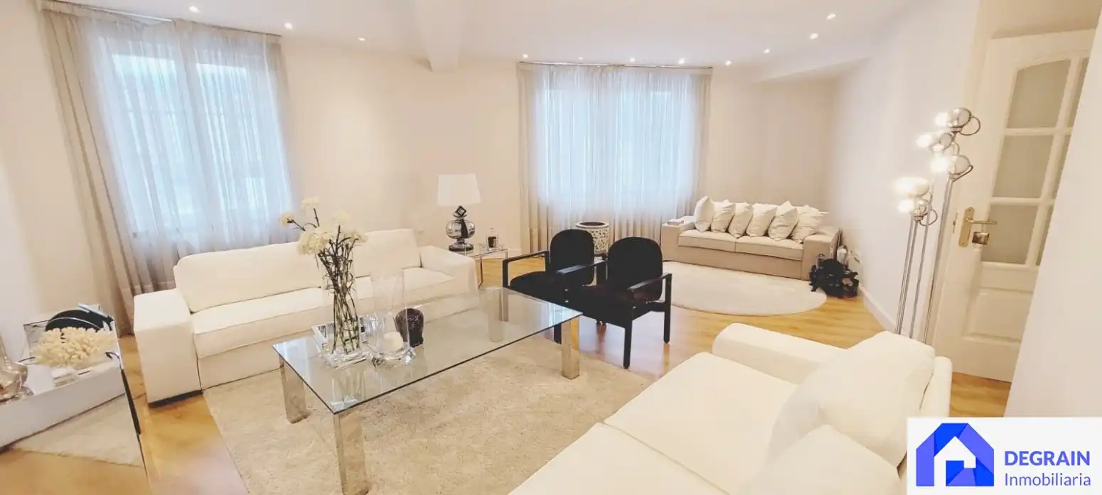 Sala de estar de Piso en venta en Oviedo  con Calefacción