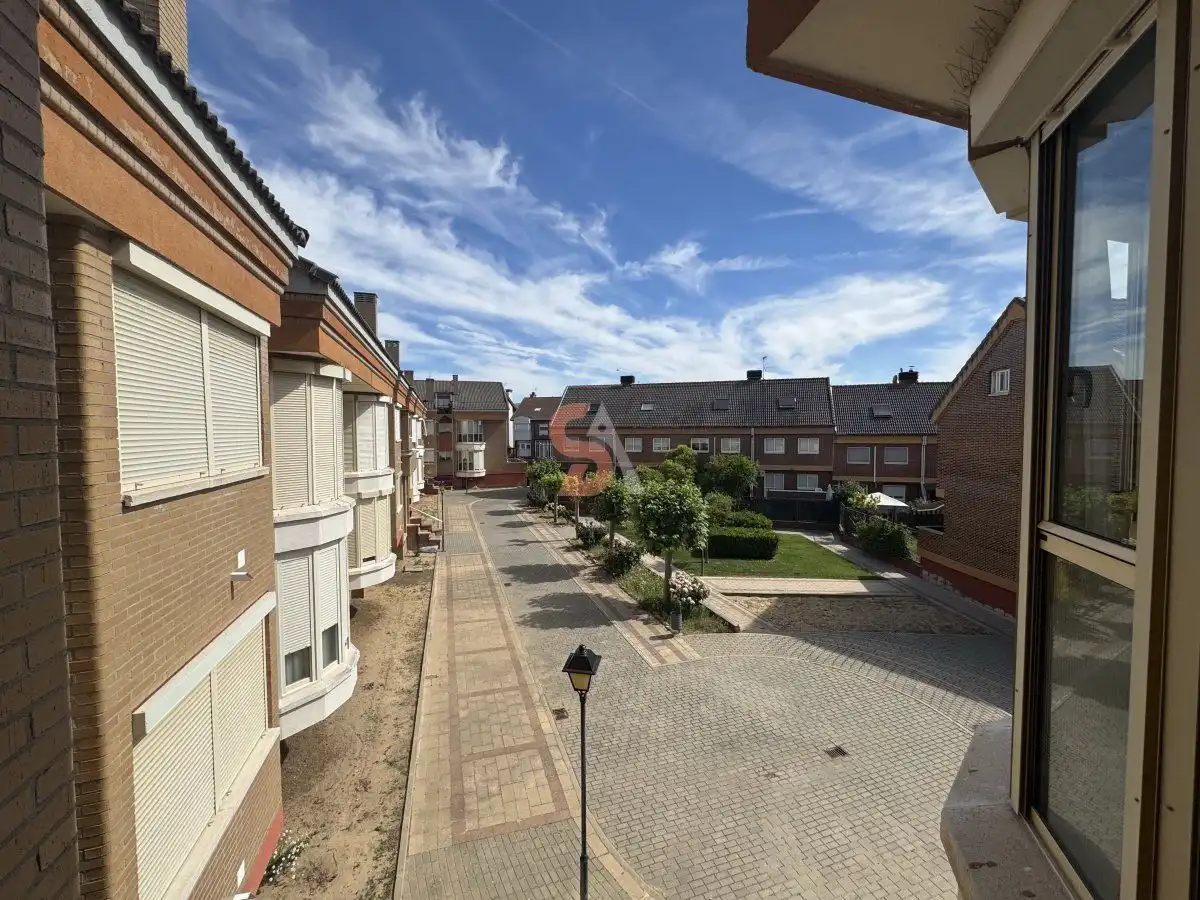 Vista exterior de Pis en venda en Cistérniga amb Calefacció i Traster